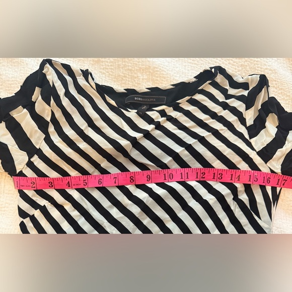 Beautiful 100% silk blouse from BCBG - Picture 7 of 7